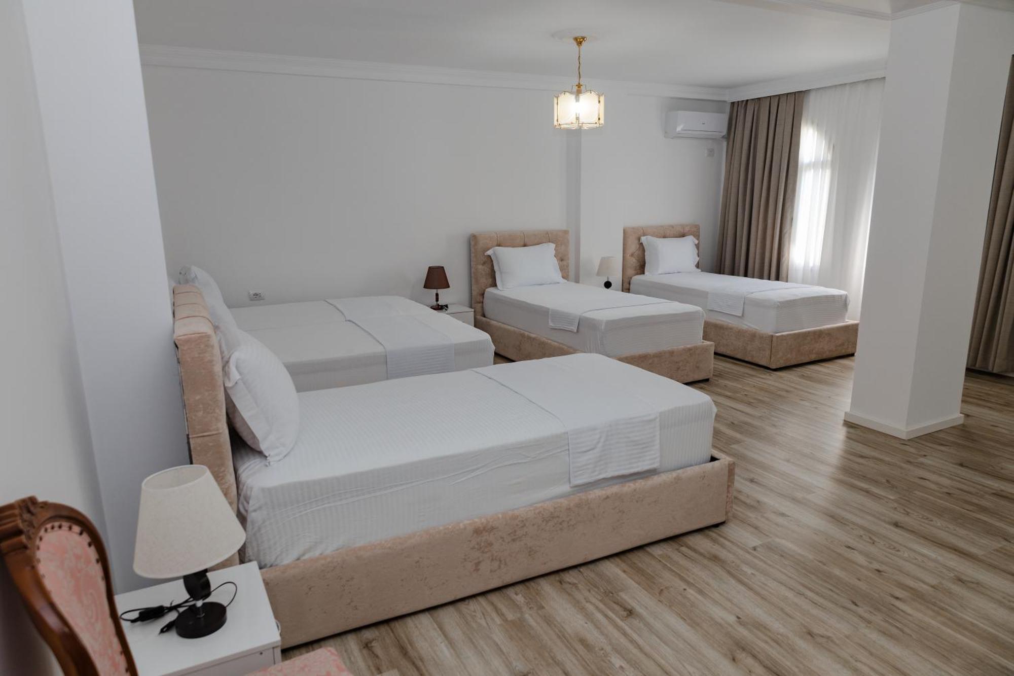 Riviera Hotel-City Center วญอเรอ ภายนอก รูปภาพ