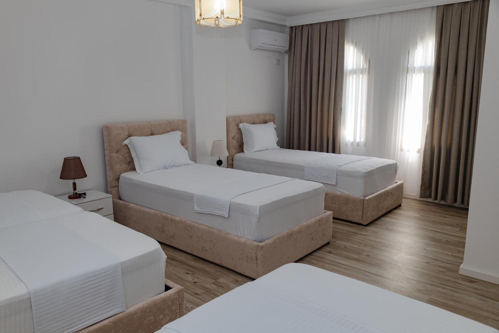 Riviera Hotel-City Center วญอเรอ ภายนอก รูปภาพ